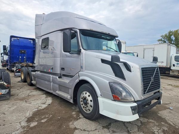 2015 VOLVO VN