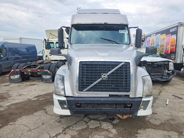 2015 VOLVO VN
