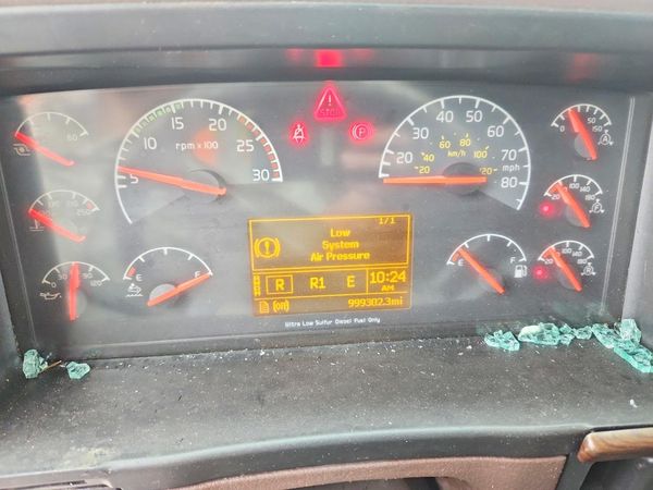 2015 VOLVO VN
