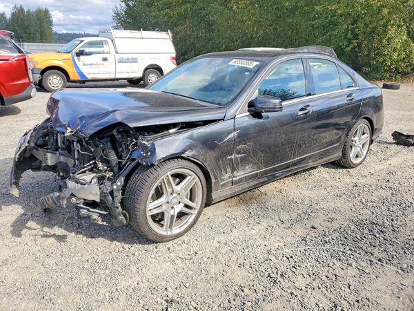 2013 MERCEDES-BENZ C-CLASS C300 — Front 3/4