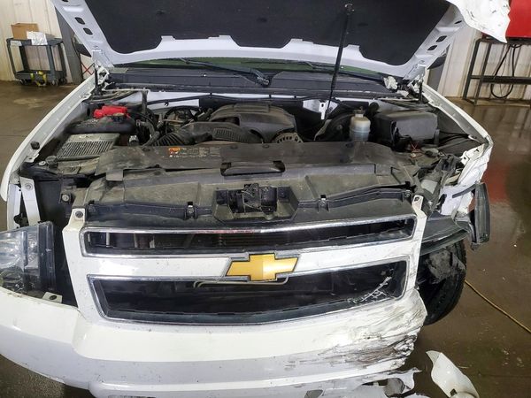 2013 CHEVROLET TAHOE LTZ — Engine bay
