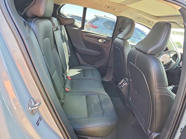 2025 VOLVO XC40