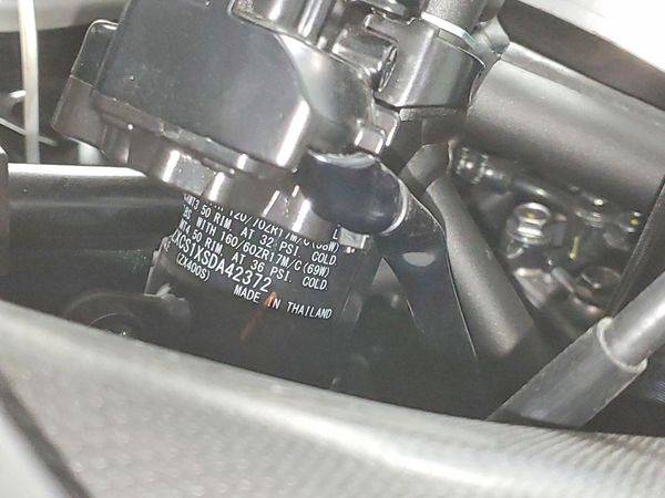 2025 KAWASAKI ZX400 — VINS