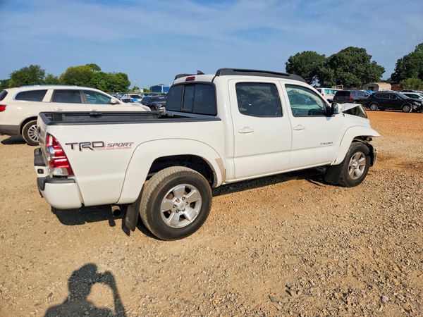 2015 TOYOTA TACOMA Delux Grade