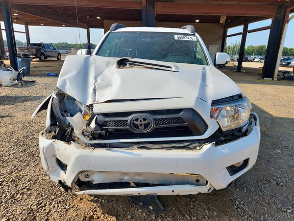 2015 TOYOTA TACOMA Delux Grade