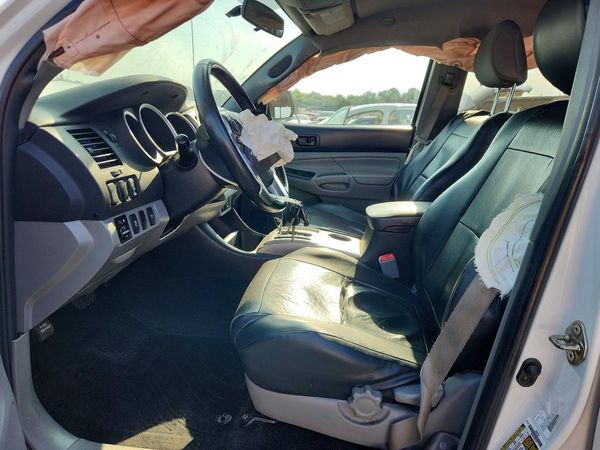2015 TOYOTA TACOMA Delux Grade