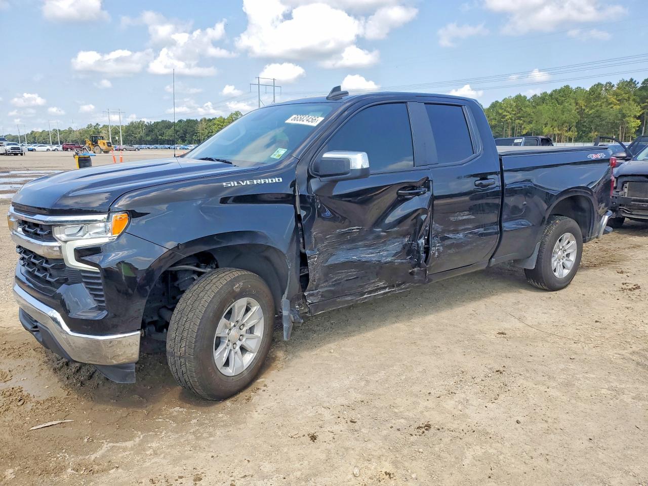 2024 CHEVROLET SILVERADO LT — Front 3/4