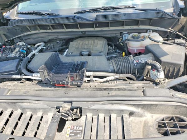 2024 CHEVROLET SILVERADO LT — Engine bay