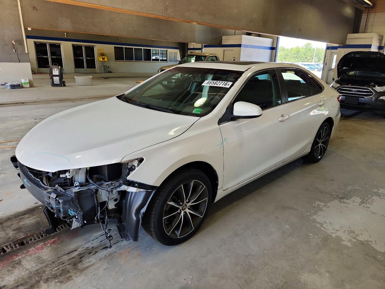 2016 TOYOTA CAMRY