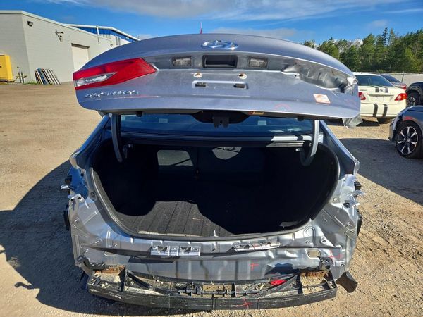 2017 HYUNDAI ELANTRA SE Base