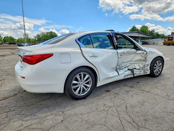 2015 INFINITI Q50