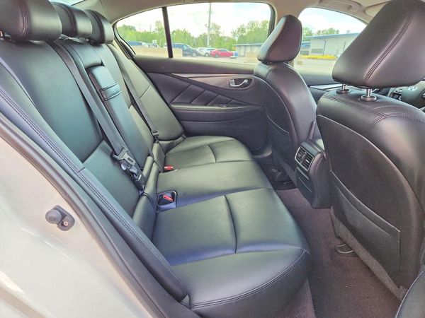 2015 INFINITI Q50