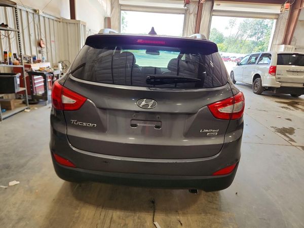 2015 HYUNDAI TUCSON GLS (Middle)