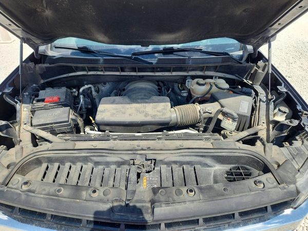 2020 CHEVROLET SILVERADO LT — Engine bay