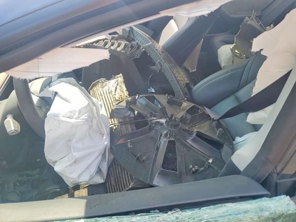 2022 TESLA MODEL 3 — DENT