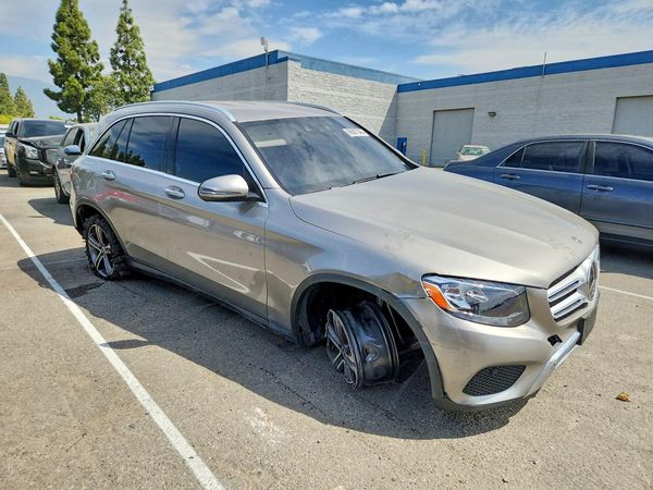 2019 MERCEDES-BENZ GLC-CLASS GLC300 — Passenger 3/4