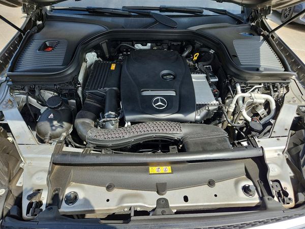2019 MERCEDES-BENZ GLC-CLASS GLC300 — Engine bay