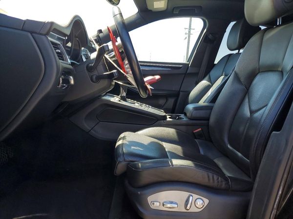2017 PORSCHE MACAN