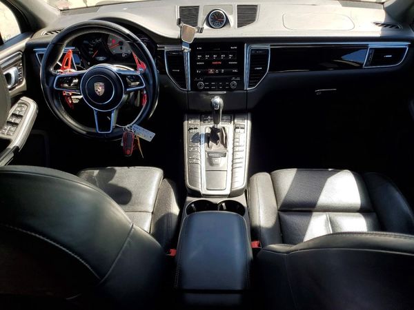 2017 PORSCHE MACAN