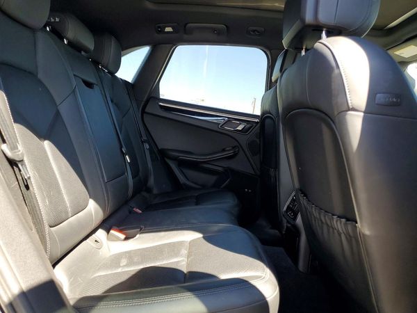 2017 PORSCHE MACAN