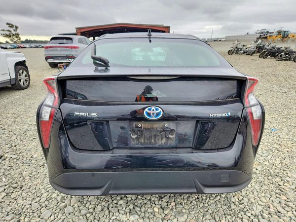 2016 TOYOTA PRIUS