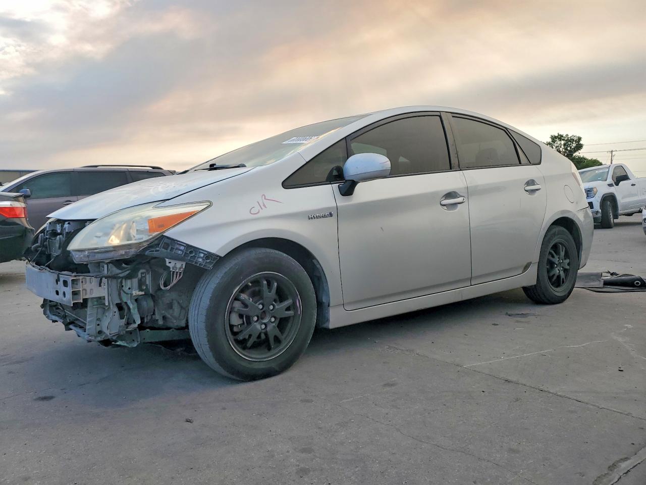 2013 TOYOTA PRIUS — Front 3/4