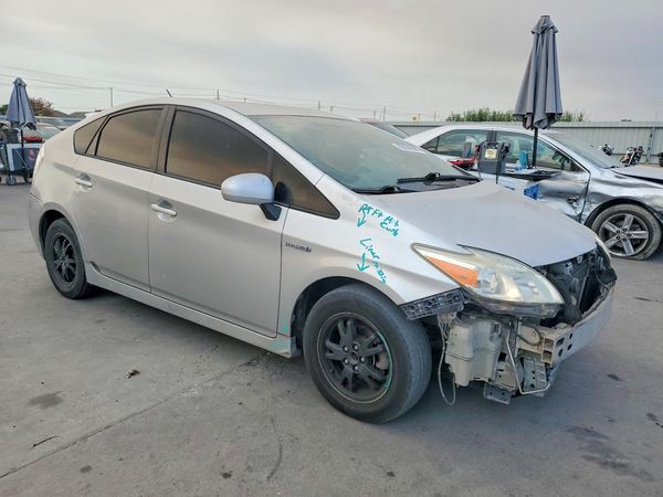 2013 TOYOTA PRIUS — Passenger 3/4