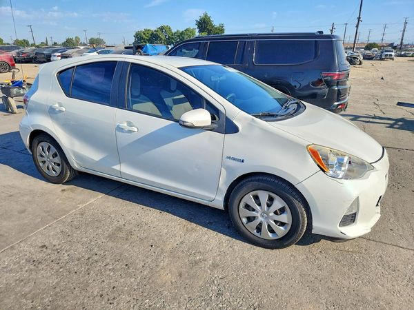 2014 TOYOTA PRIUS