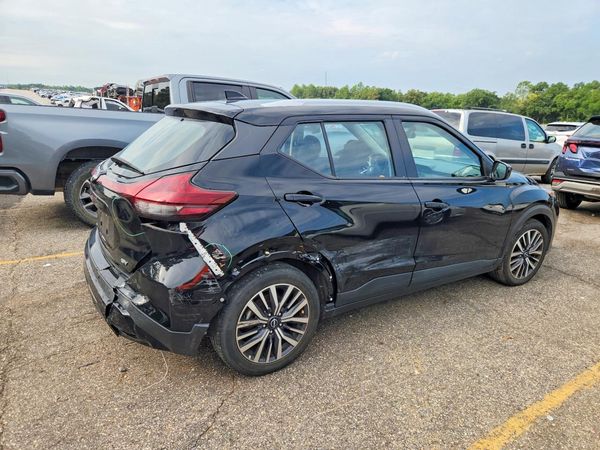 2022 NISSAN KICKS
