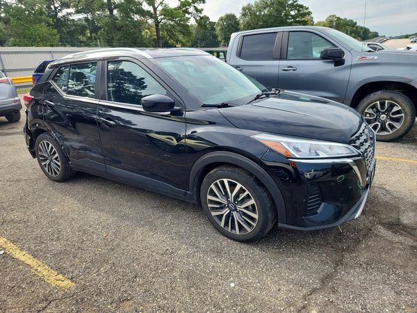 2022 NISSAN KICKS