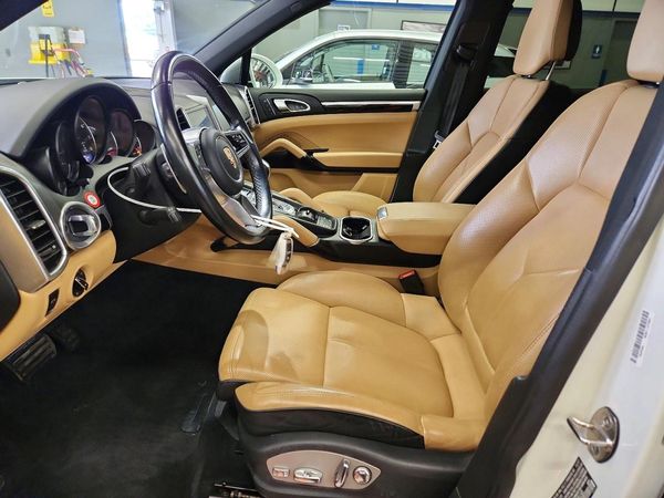 2018 PORSCHE CAYENNE Base / Platinum Edition