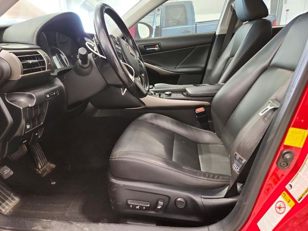 2016 LEXUS IS 300