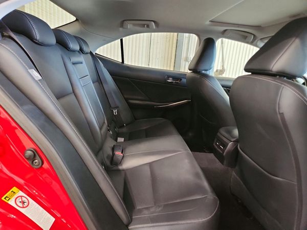 2016 LEXUS IS 300