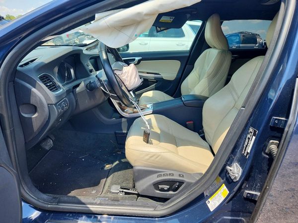 2015 VOLVO V60 Platinum (non R design)