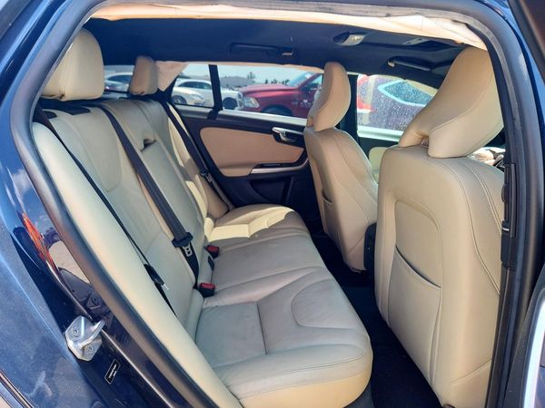 2015 VOLVO V60 Platinum (non R design)