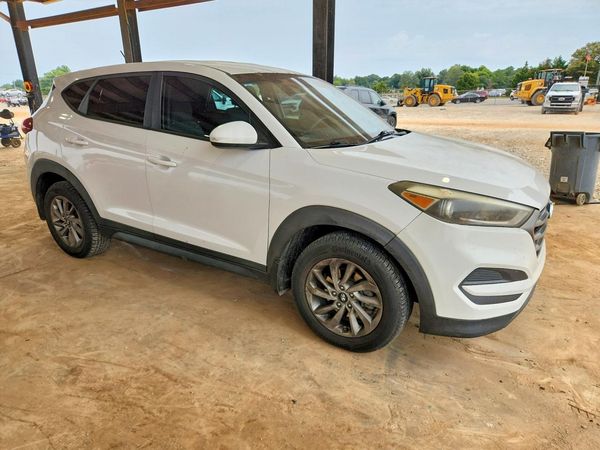 2016 HYUNDAI TUCSON SE