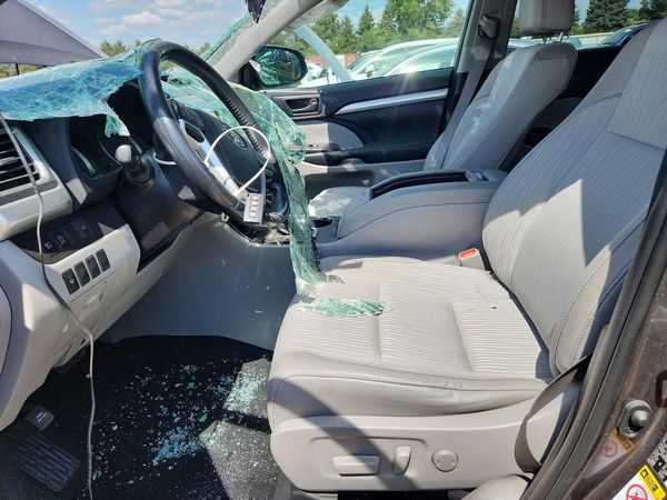 2019 TOYOTA HIGHLANDER LE/LE Plus