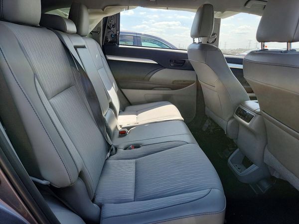 2019 TOYOTA HIGHLANDER LE/LE Plus
