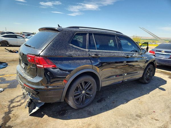 2022 VOLKSWAGEN TIGUAN 4Motion SE R-Line Black
