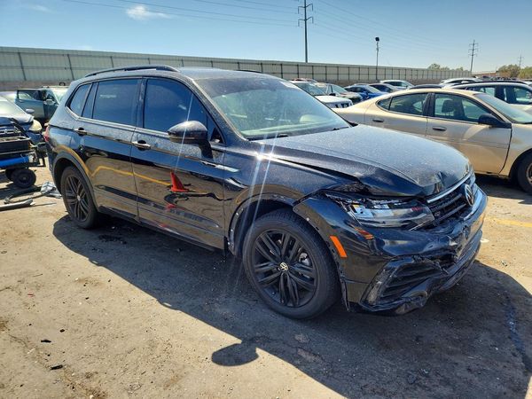 2022 VOLKSWAGEN TIGUAN 4Motion SE R-Line Black