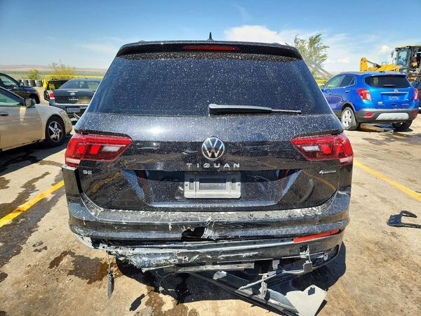 2022 VOLKSWAGEN TIGUAN 4Motion SE R-Line Black