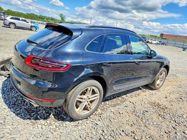 2015 PORSCHE MACAN