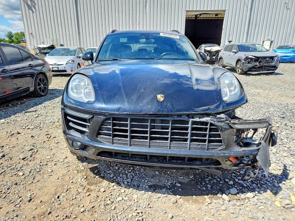 2015 PORSCHE MACAN