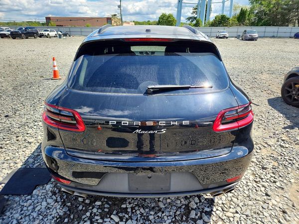 2015 PORSCHE MACAN