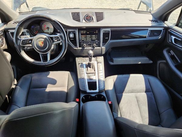 2015 PORSCHE MACAN