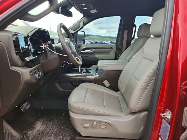 2025 CHEVROLET SILVERADO LTZ — DENT