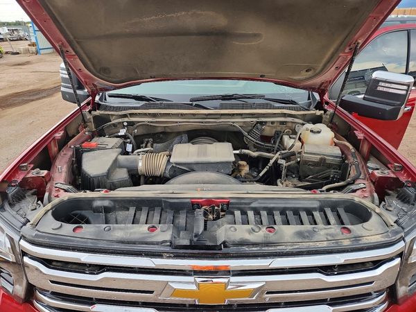 2025 CHEVROLET SILVERADO LTZ — Engine bay