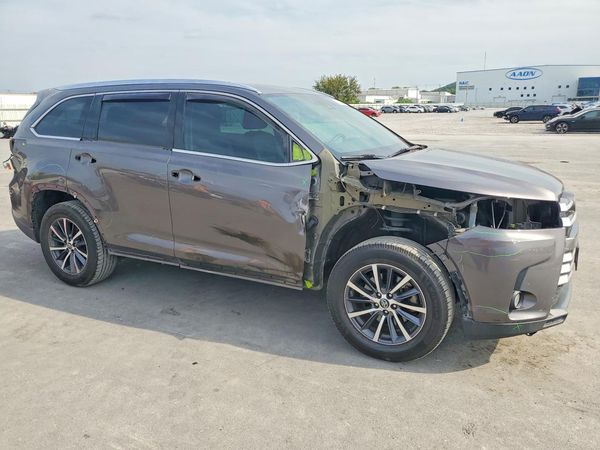 2017 TOYOTA HIGHLANDER SE/XLE