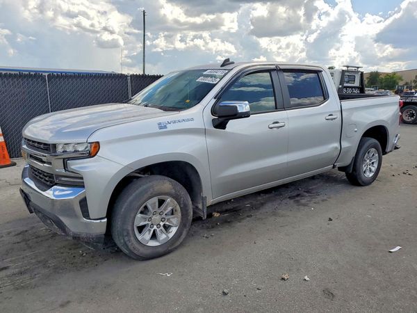 2020 CHEVROLET SILVERADO LT — Front 3/4