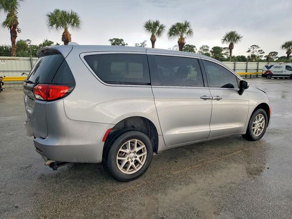 2017 CHRYSLER PACIFICA